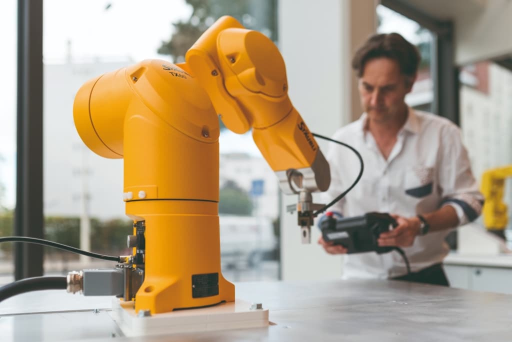 Commande d'un robot industriel avec télécommande